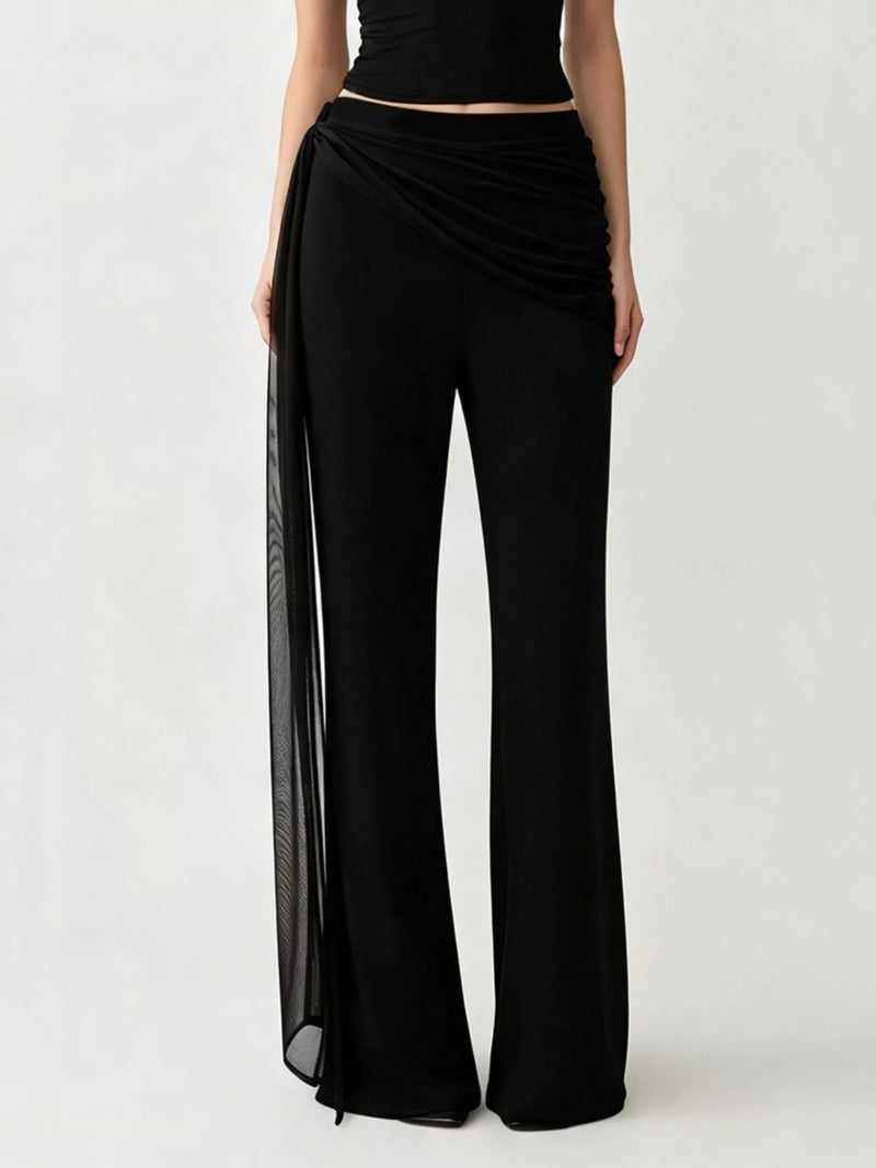 Draperade byxor i mesh