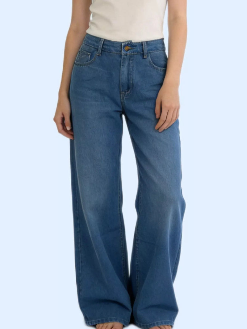 Raka vida jeans med knappstängning