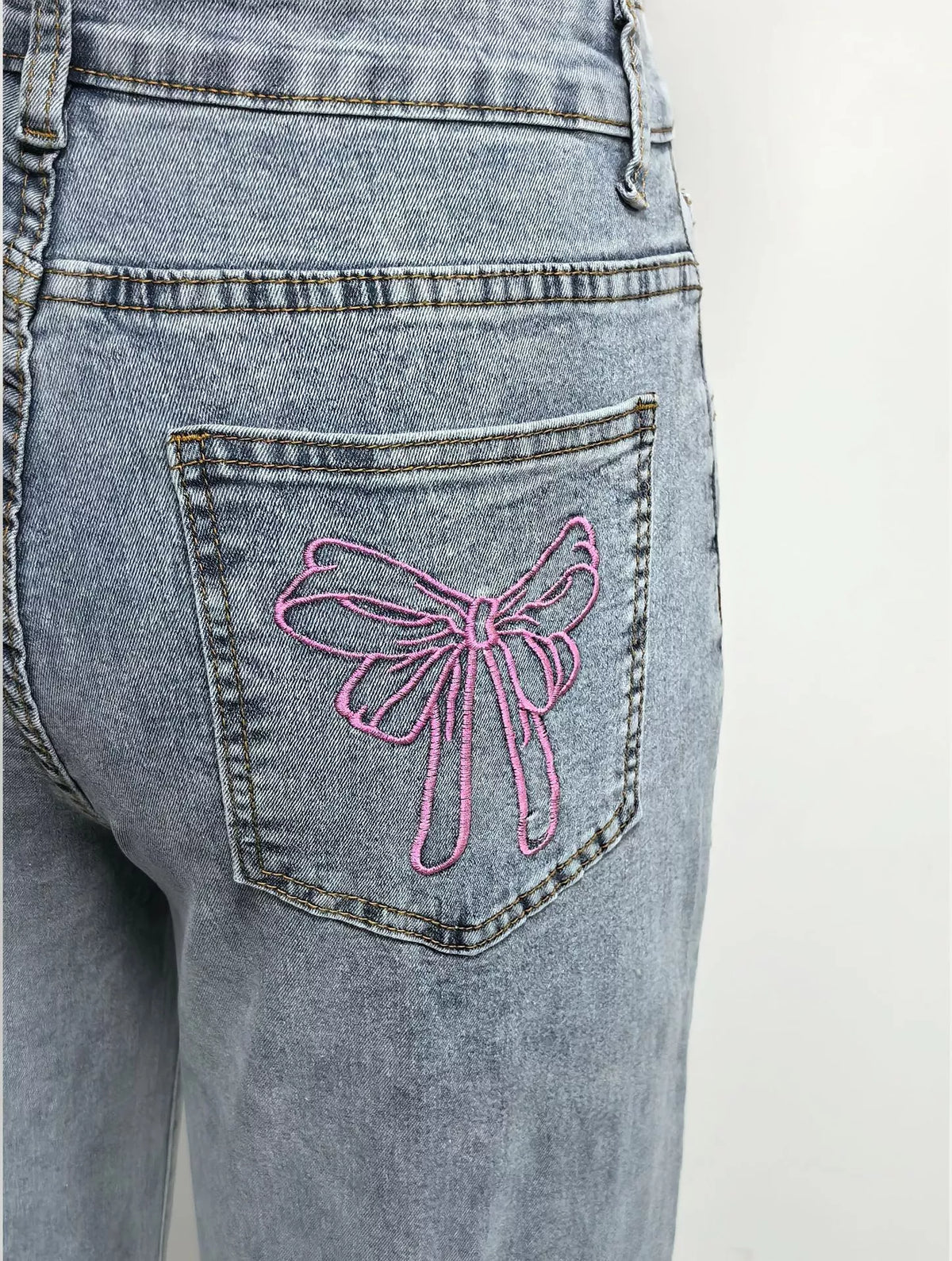 Vida jeans med hög midja och midjedetalj – bild 5