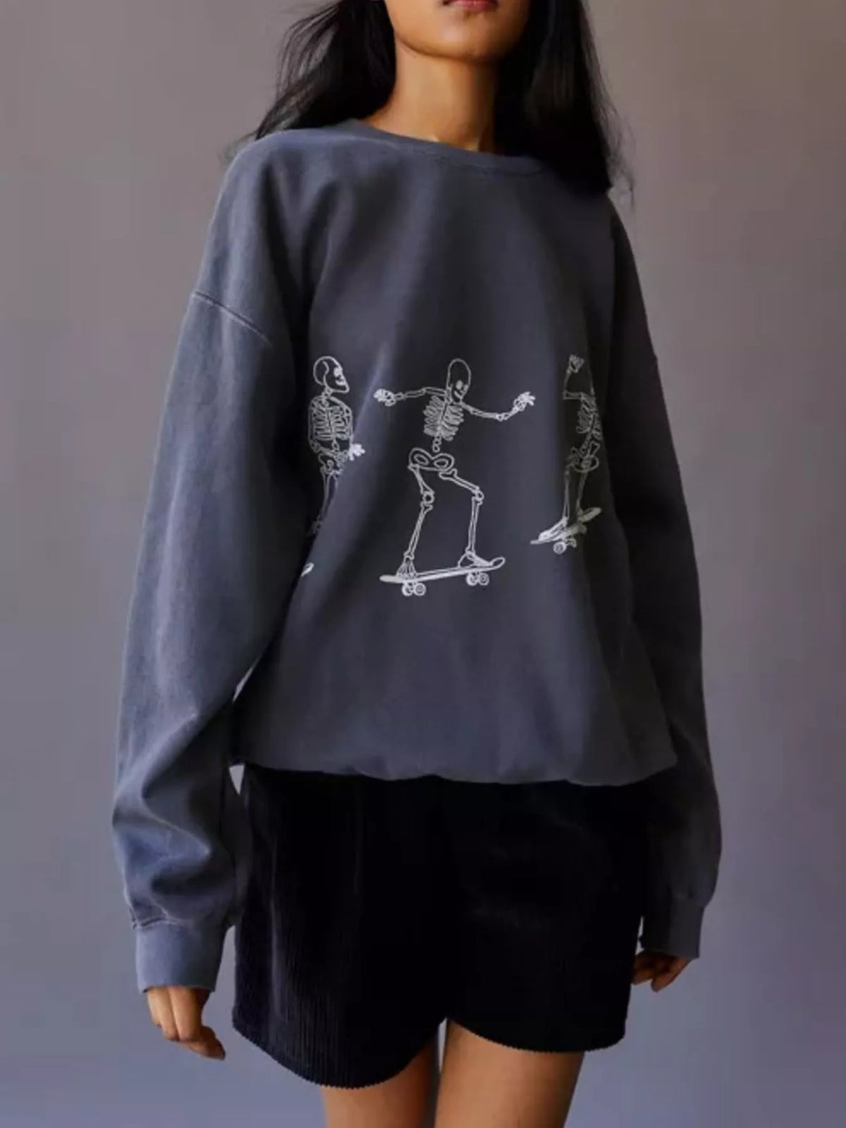 Sweatshirt med dödskallemotiv och rund halsringning – bild 4