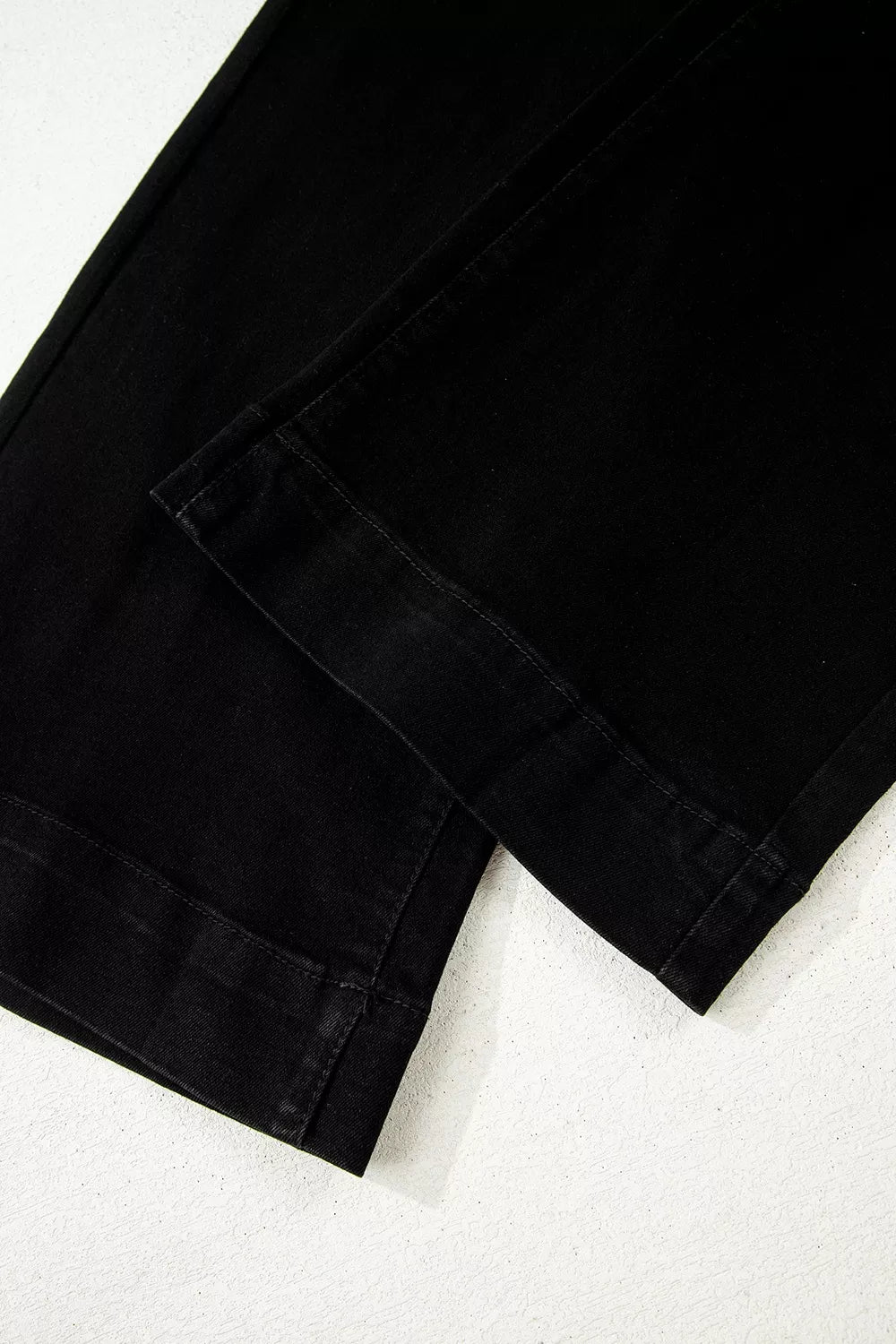 Utsvängda jeans med svart tvätt – bild 11