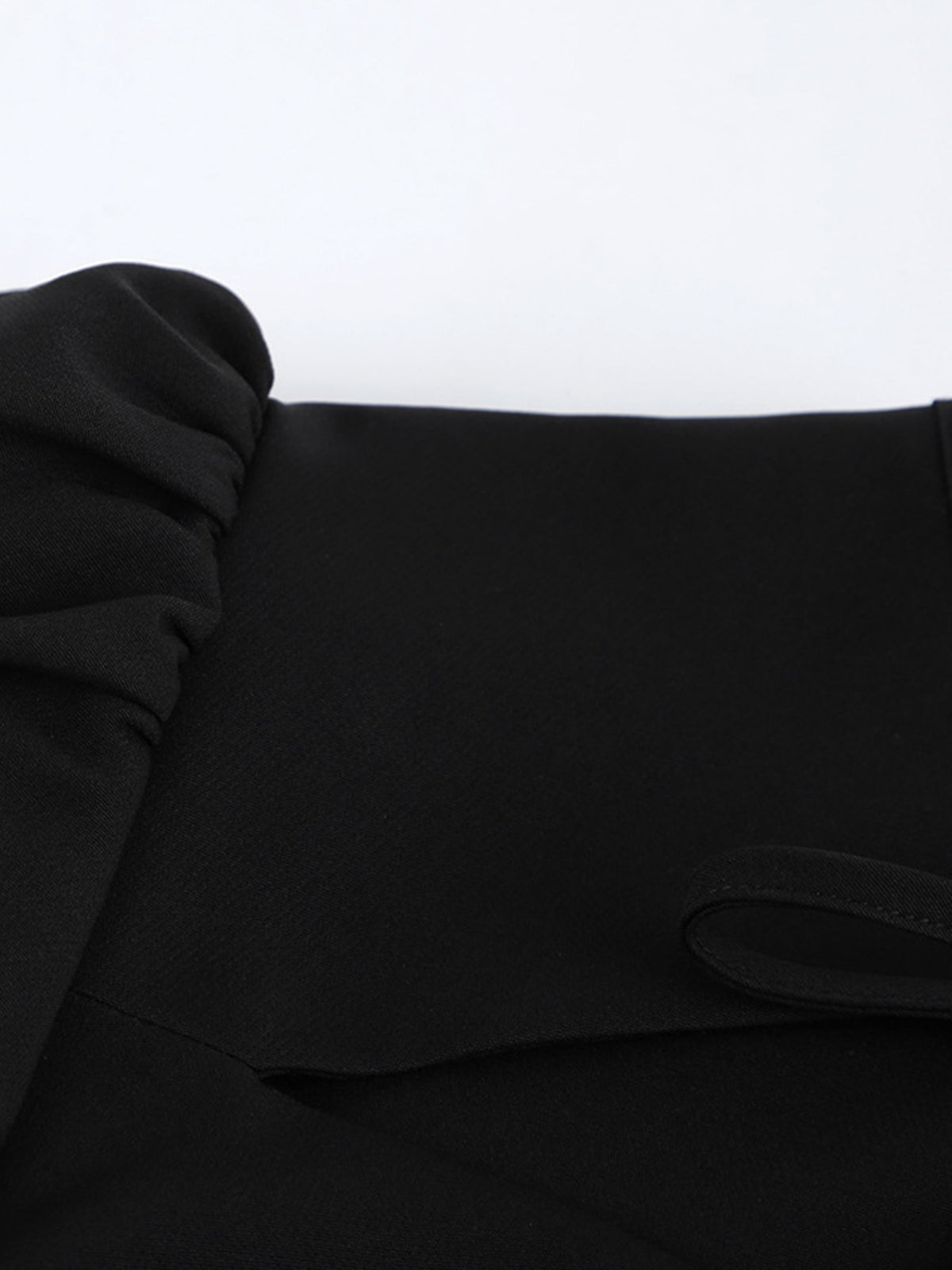 Maxiklänning med puffärm och cut out-detalj – bild 13