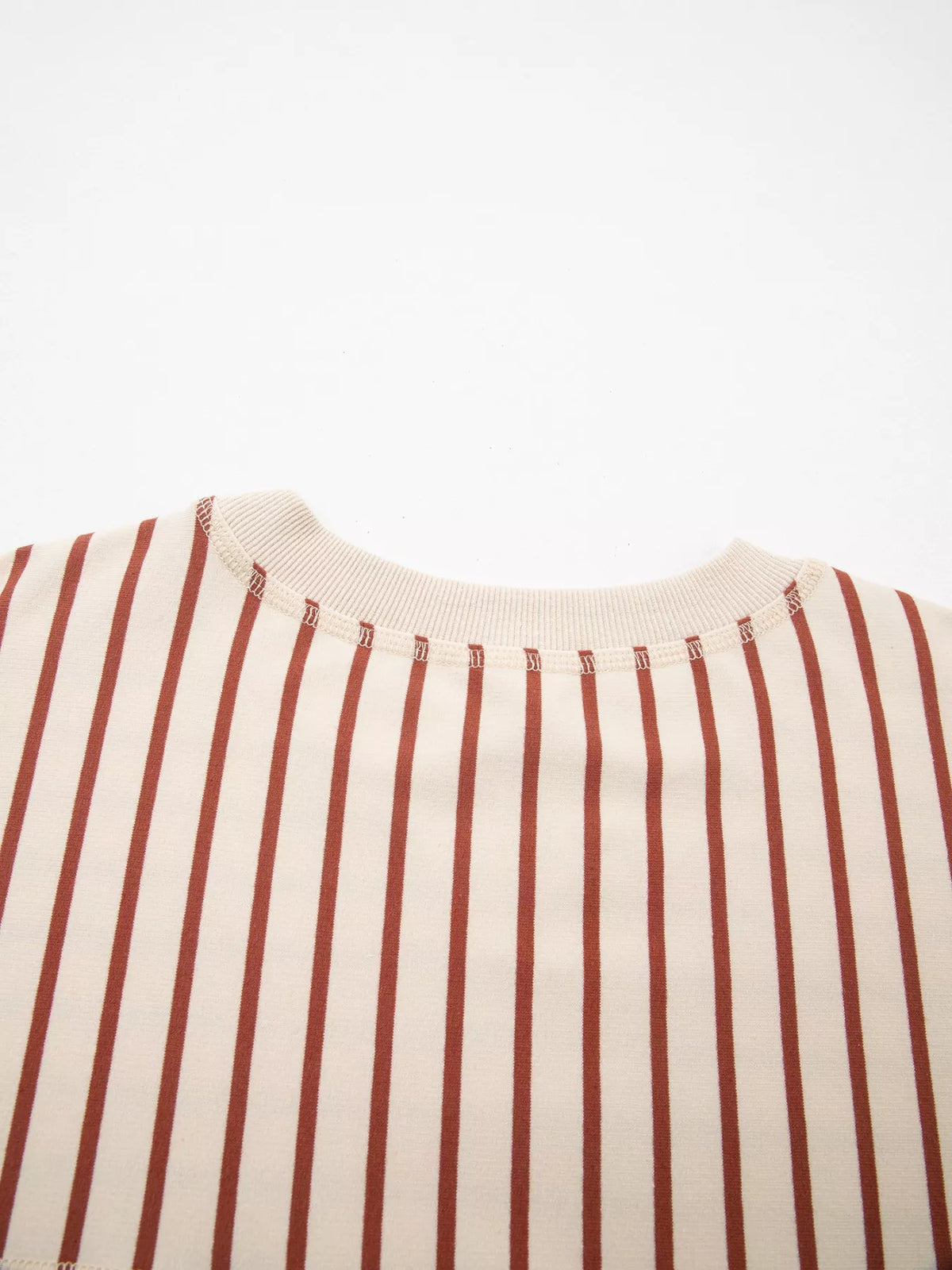 Randig sweatshirt med rund halsringning – bild 7