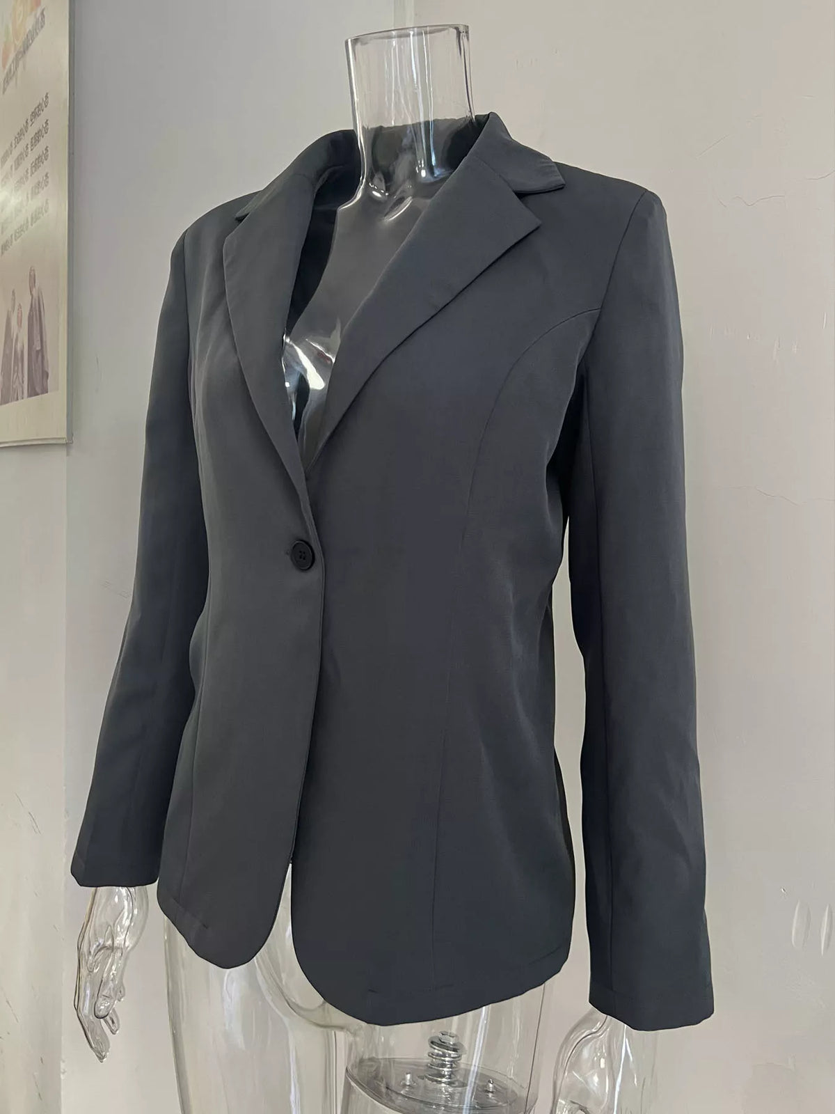 Slimmad blazer med knappstängning – bild 3