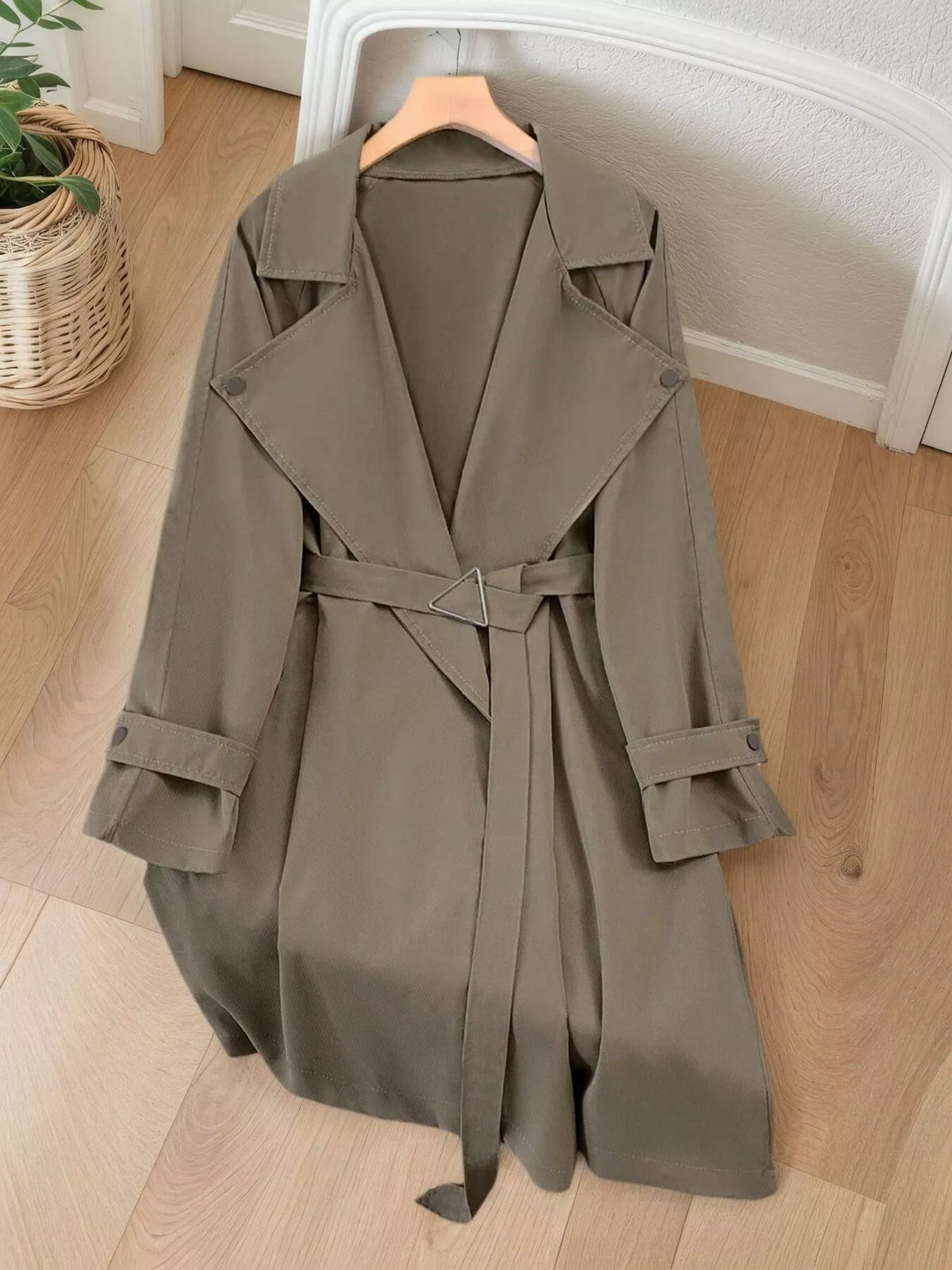 Lång trenchcoat med slagkrage – bild 9