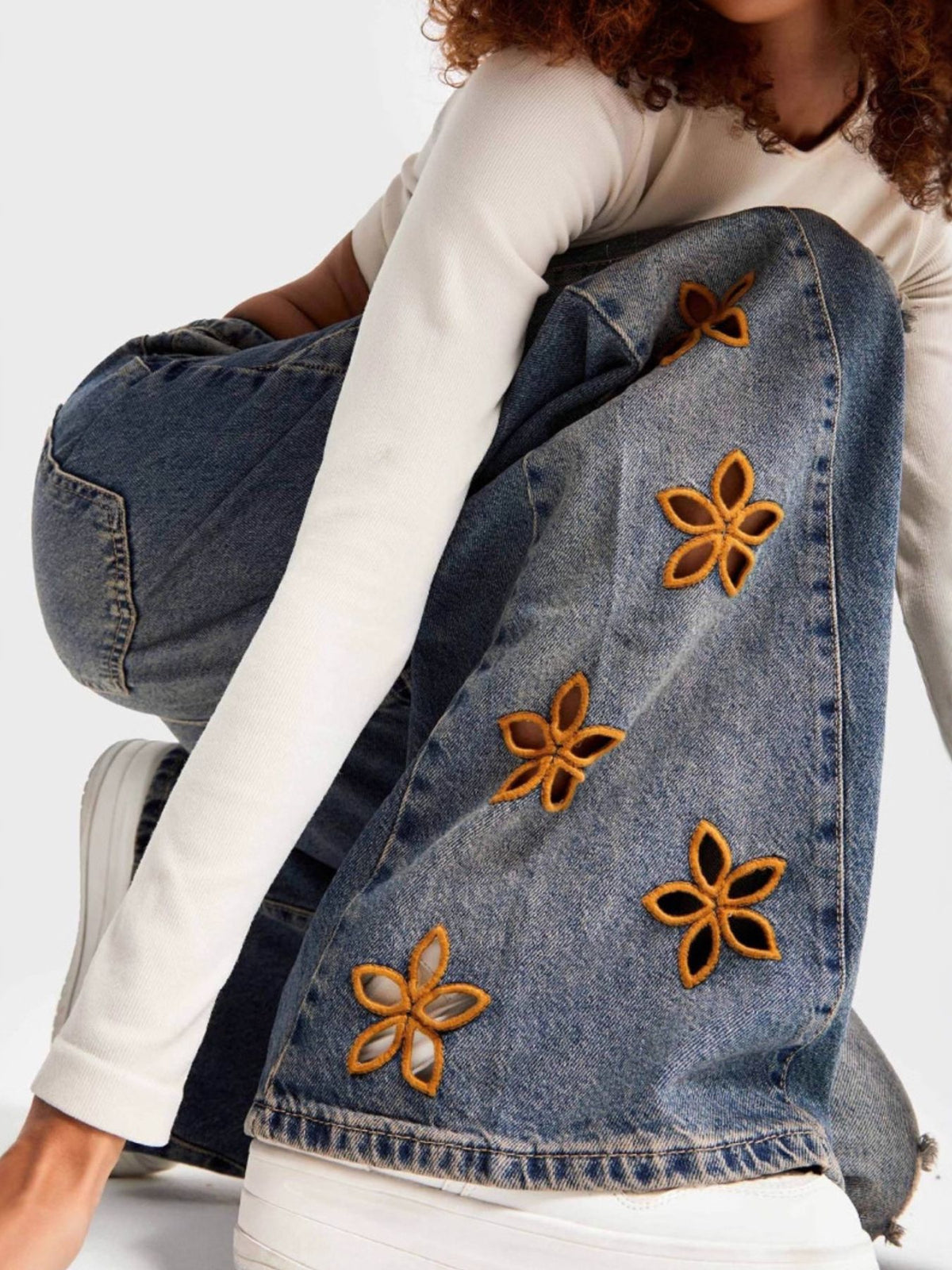 Blommiga vida jeans – bild 5