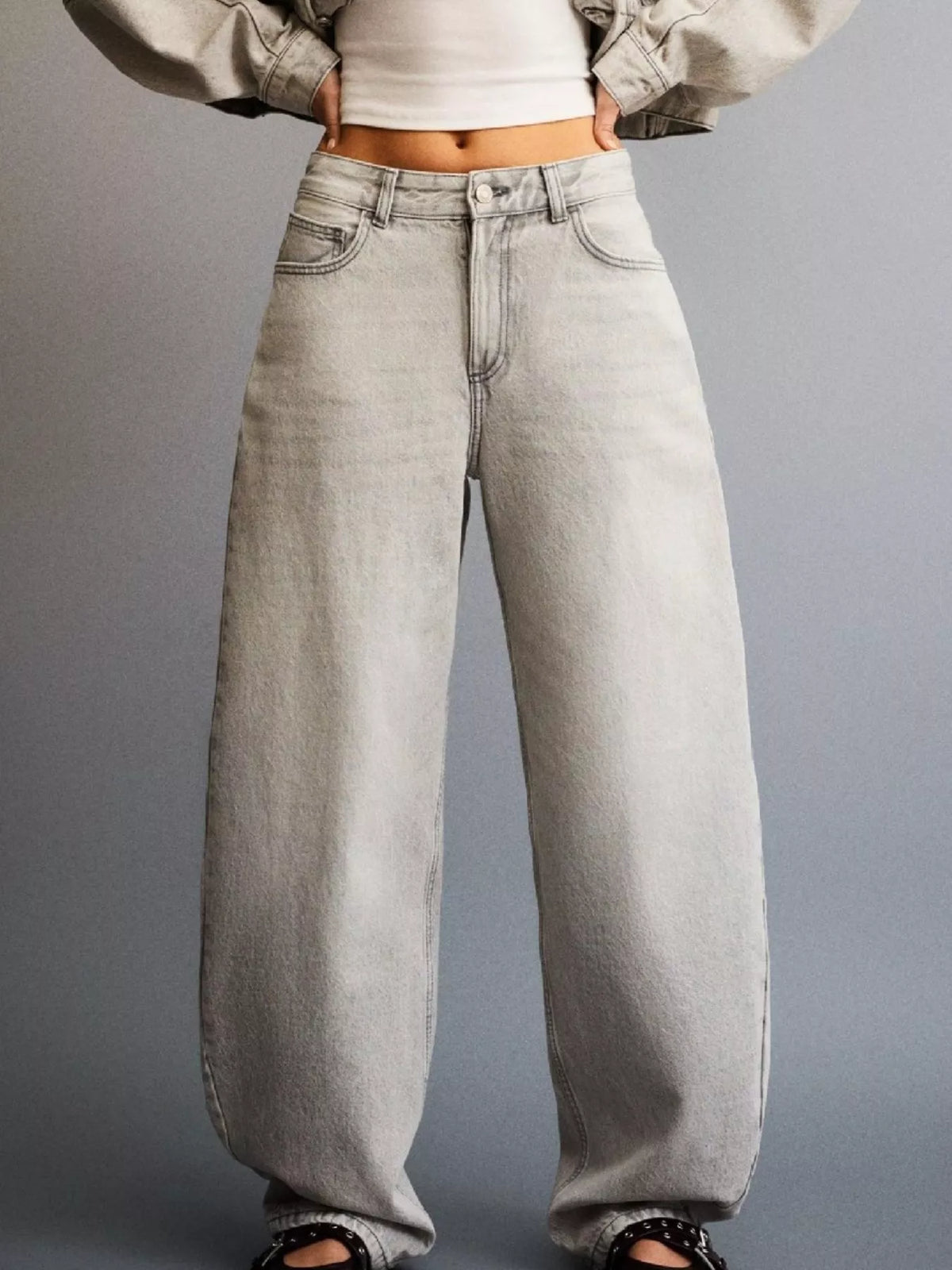 Ballongformade jeans med knappstängning – bild 8
