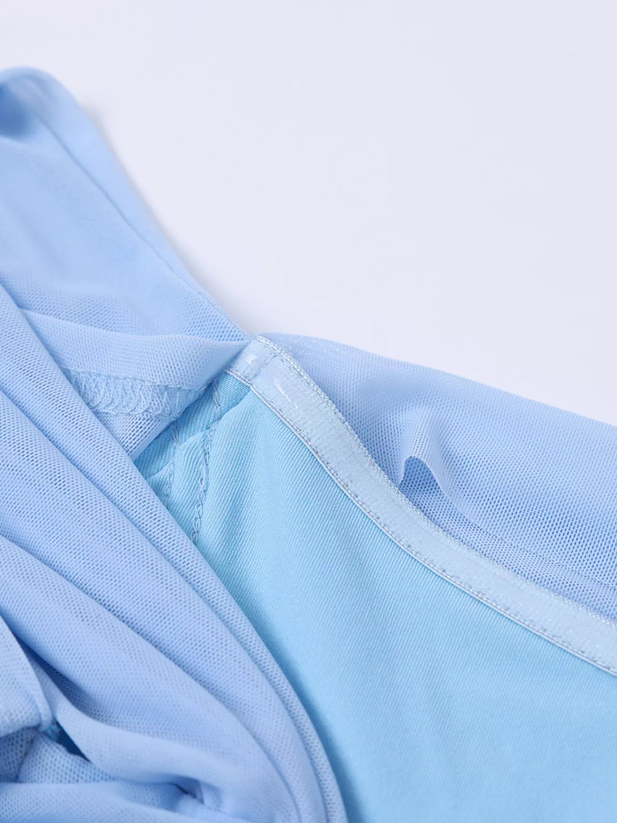 Rynkad offshoulder maxiklänning med sjöjungfrusilhuett och dragkedja – bild 14