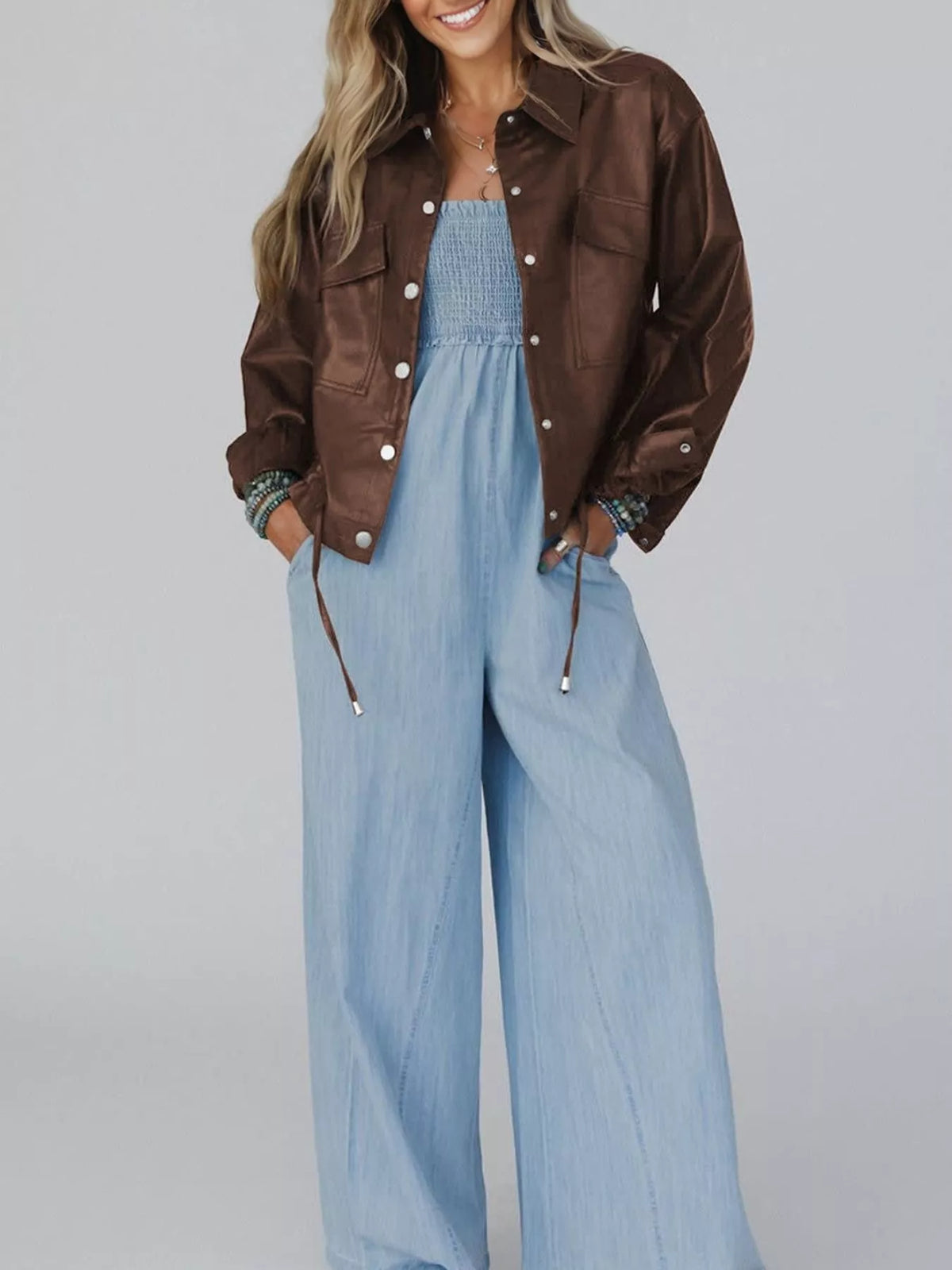 Jacka i skinnimitation med dragsko – bild 5