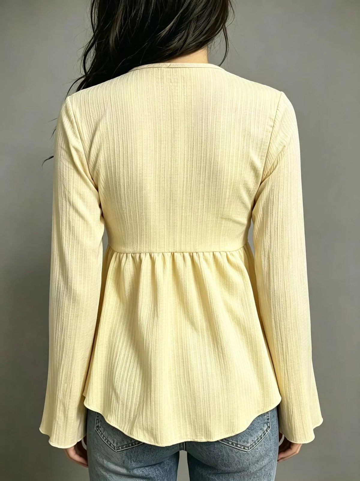 Blus med utsvängd ärm och babydoll-modell – bild 8