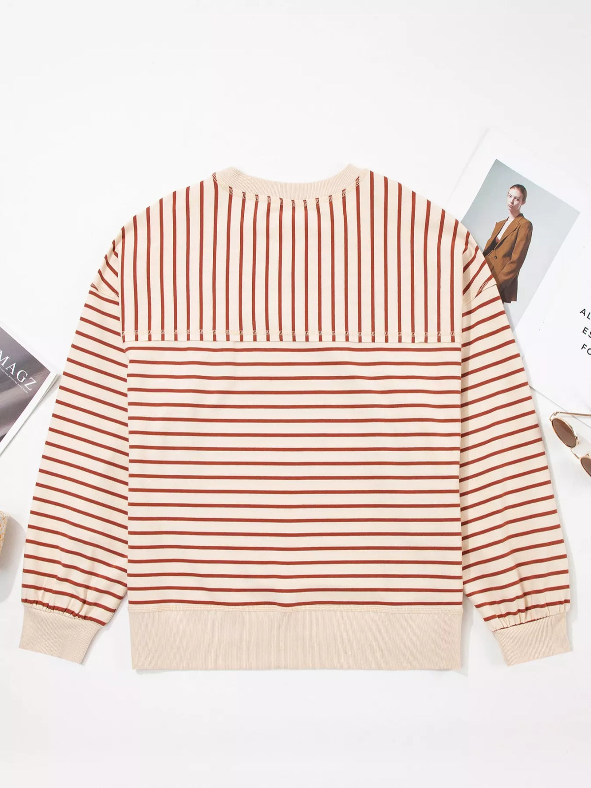 Randig sweatshirt med rund halsringning – bild 5