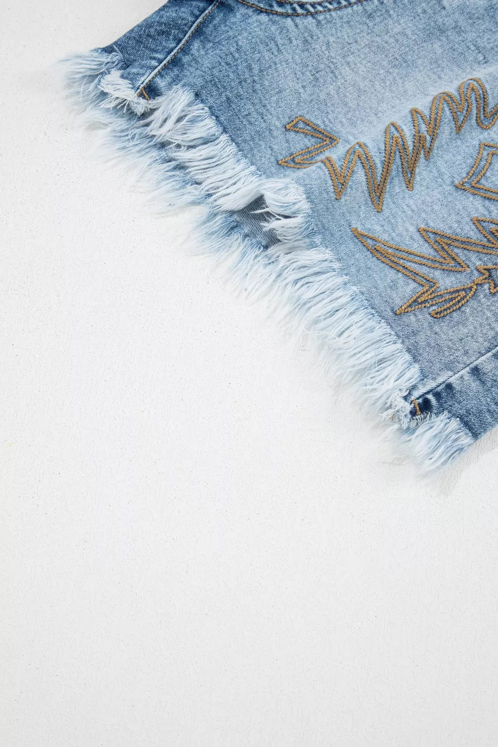 Shorts i denim med westerndetaljer – bild 7