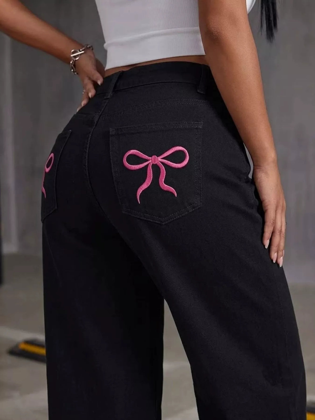 Jeans med svart tvätt och hög midja – bild 4