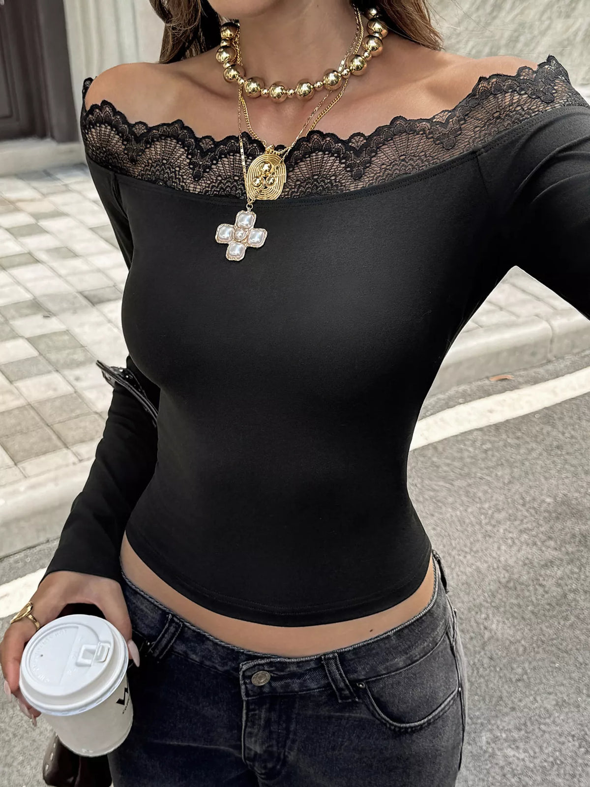Offshoulder t-shirt med spetskant – bild 4