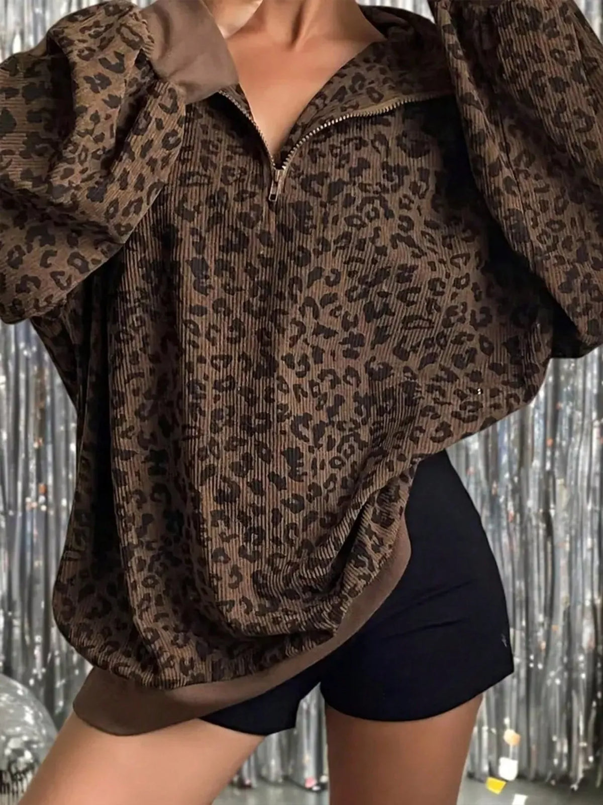 Leopardmönstrad sweatshirt med grå färgställning – bild 4