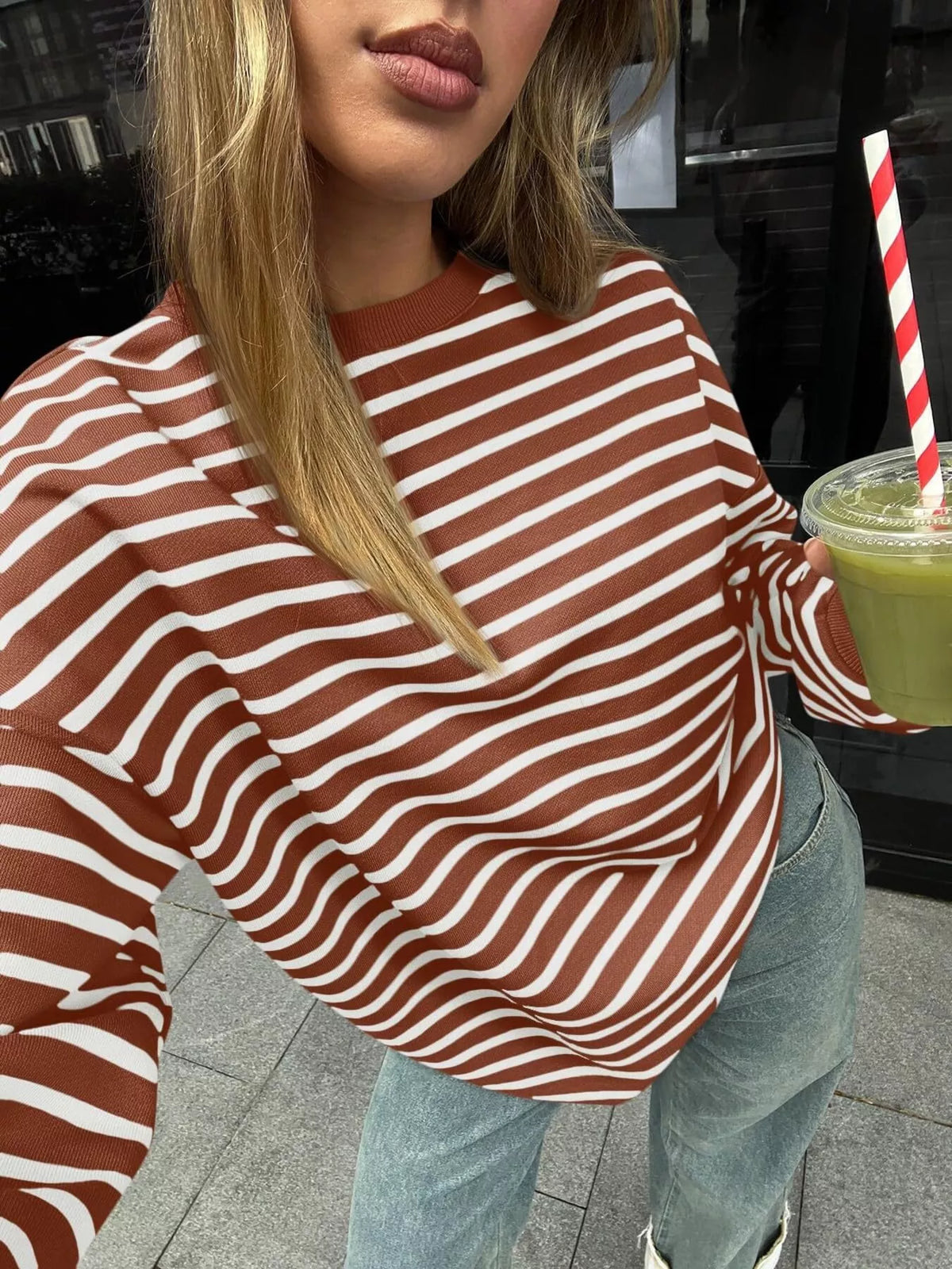 Randig oversize sweatshirt med rund halsringning i viskos – bild 29