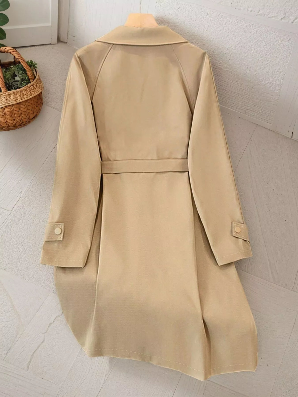 Lång trenchcoat med slagkrage – bild 4