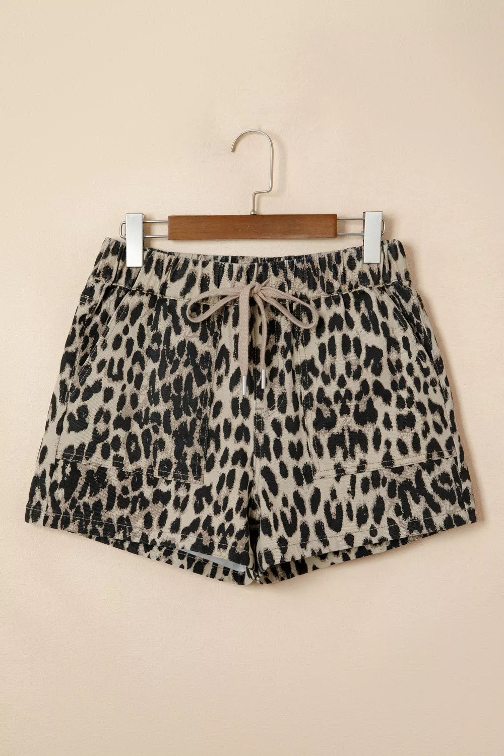 Leopardmönstrade shorts i denim med medelhög midja – bild 3