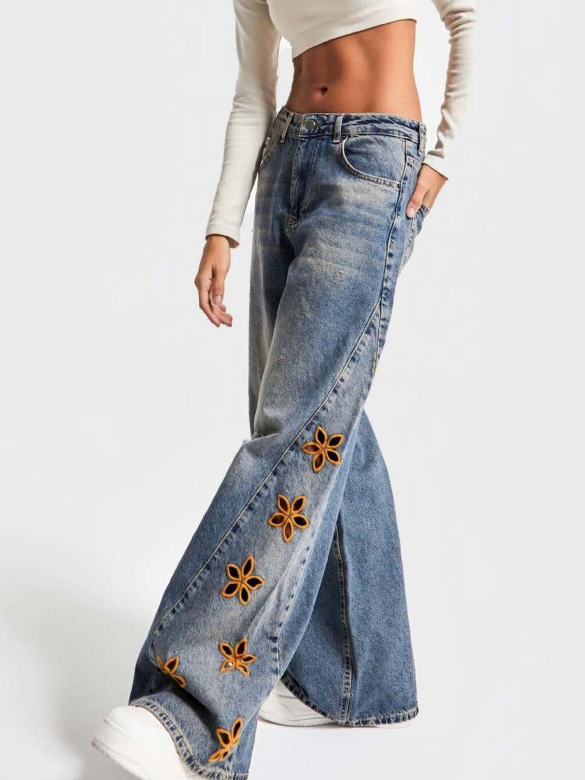 Blommiga vida jeans – bild 3