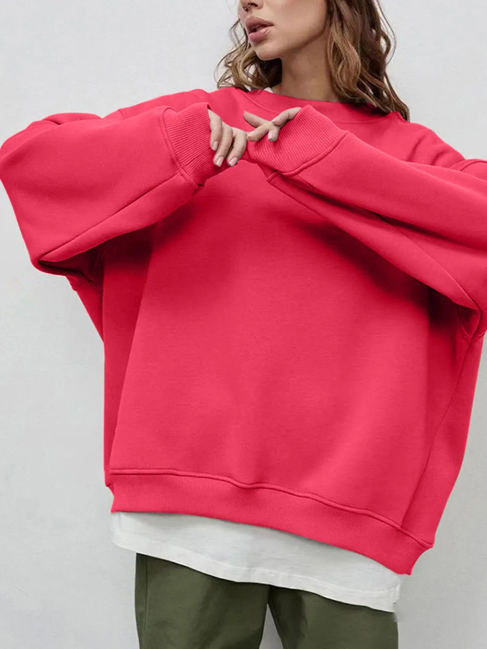 Sweatshirt med rund halsringning och sänkt axel – bild 34