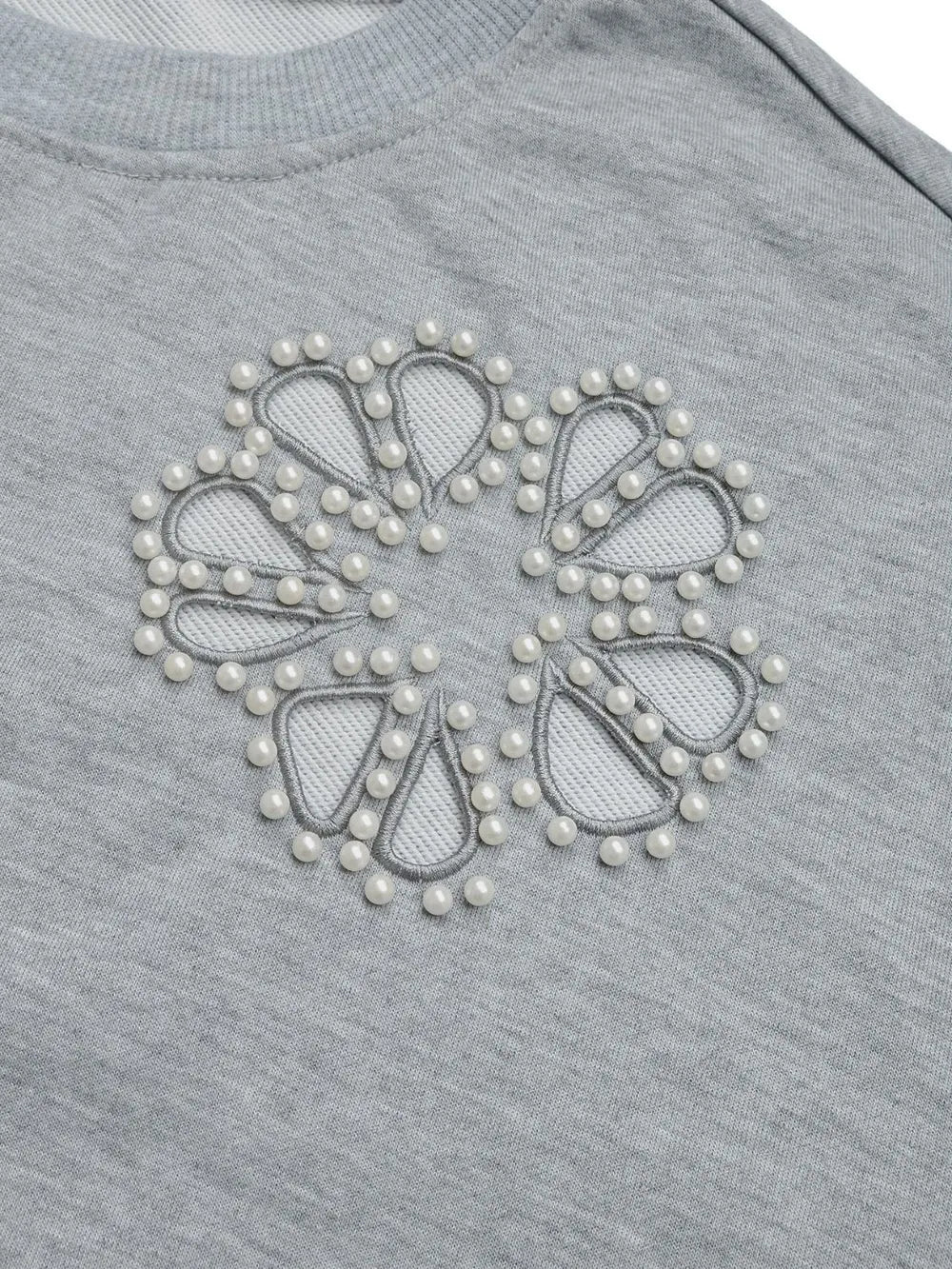 Långärmad sweatshirt med rund halsringning och pärldetalj – bild 5