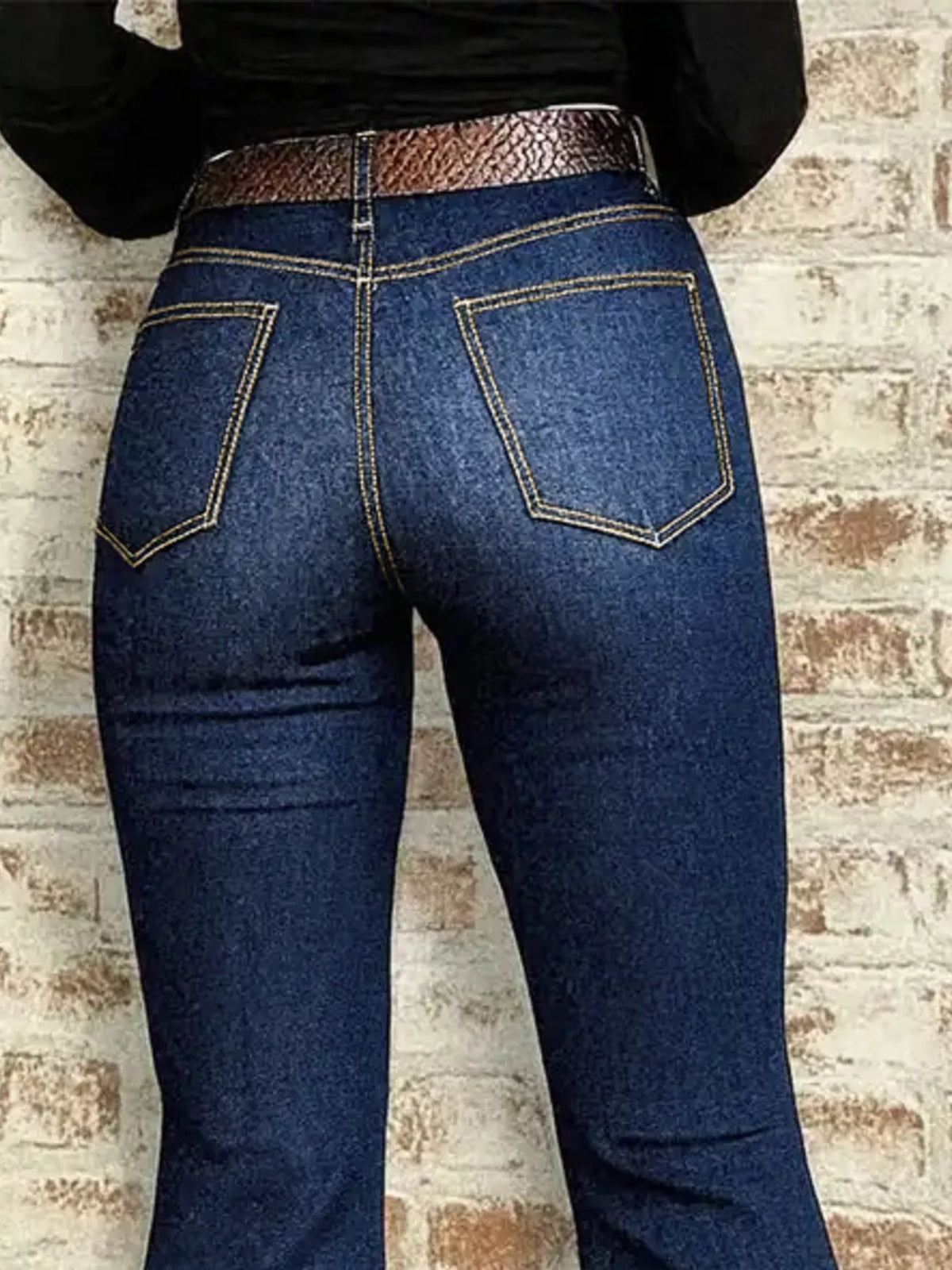 Utsvängda jeans med kontrastsöm – bild 2