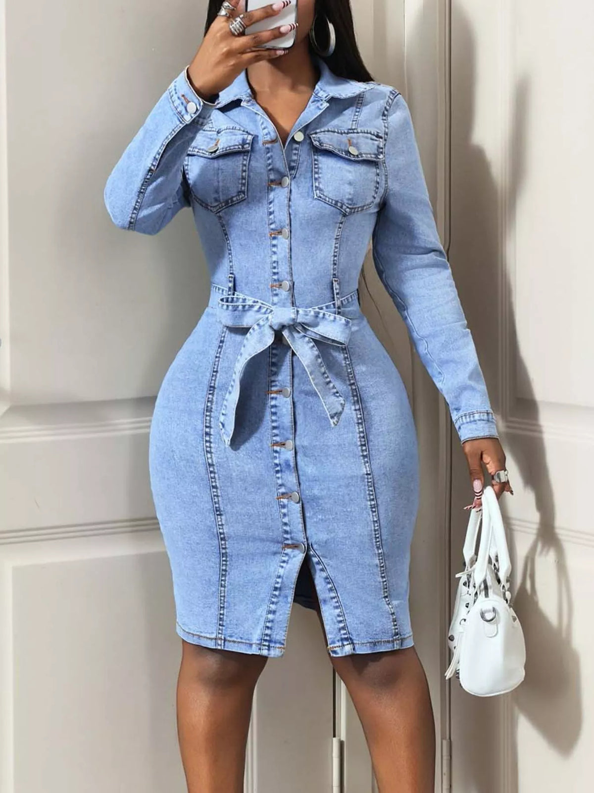 Jeansklänning i denim med knappstängning – bild 4