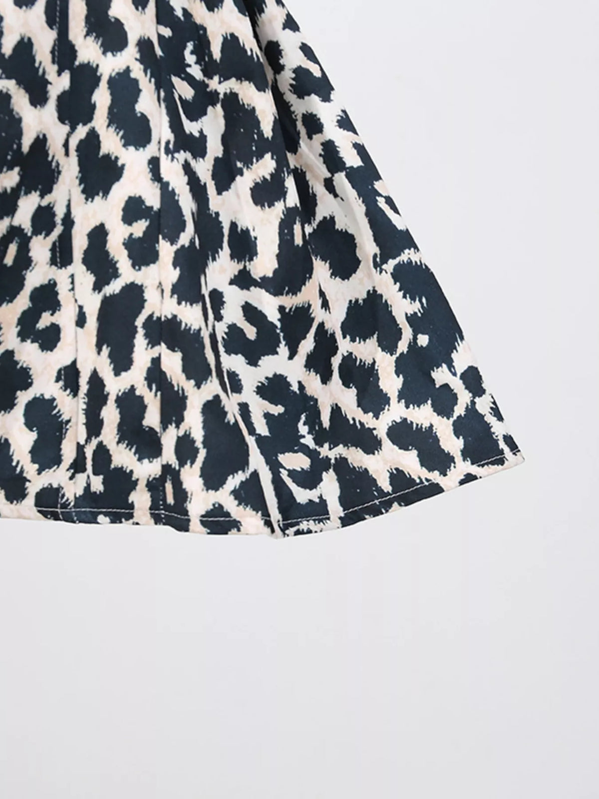 Leopardmönstrad miniklänning med halterneck – bild 13