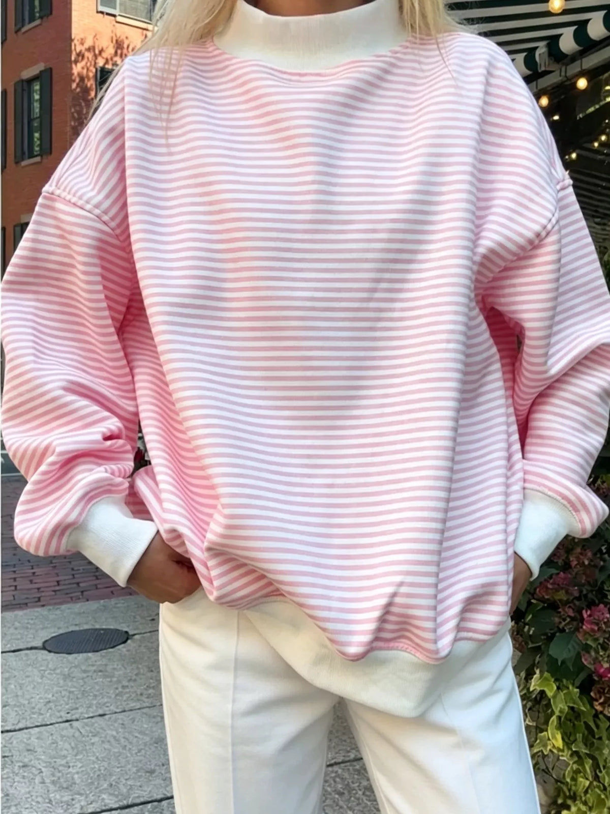 Randig oversize sweatshirt med rund halsringning – bild 6