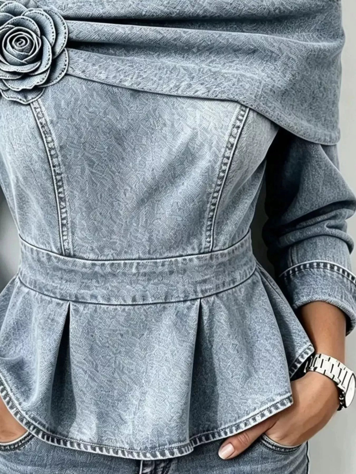 Topp i denim med ros i tyg – bild 6