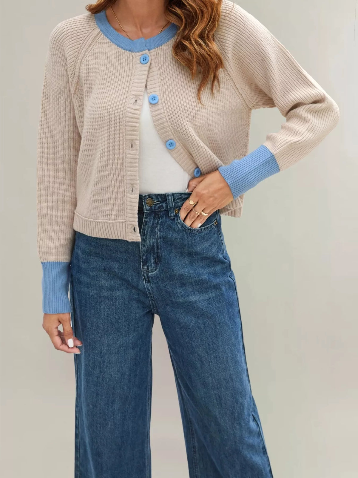 Ribbad cardigan med färgblock – bild 2
