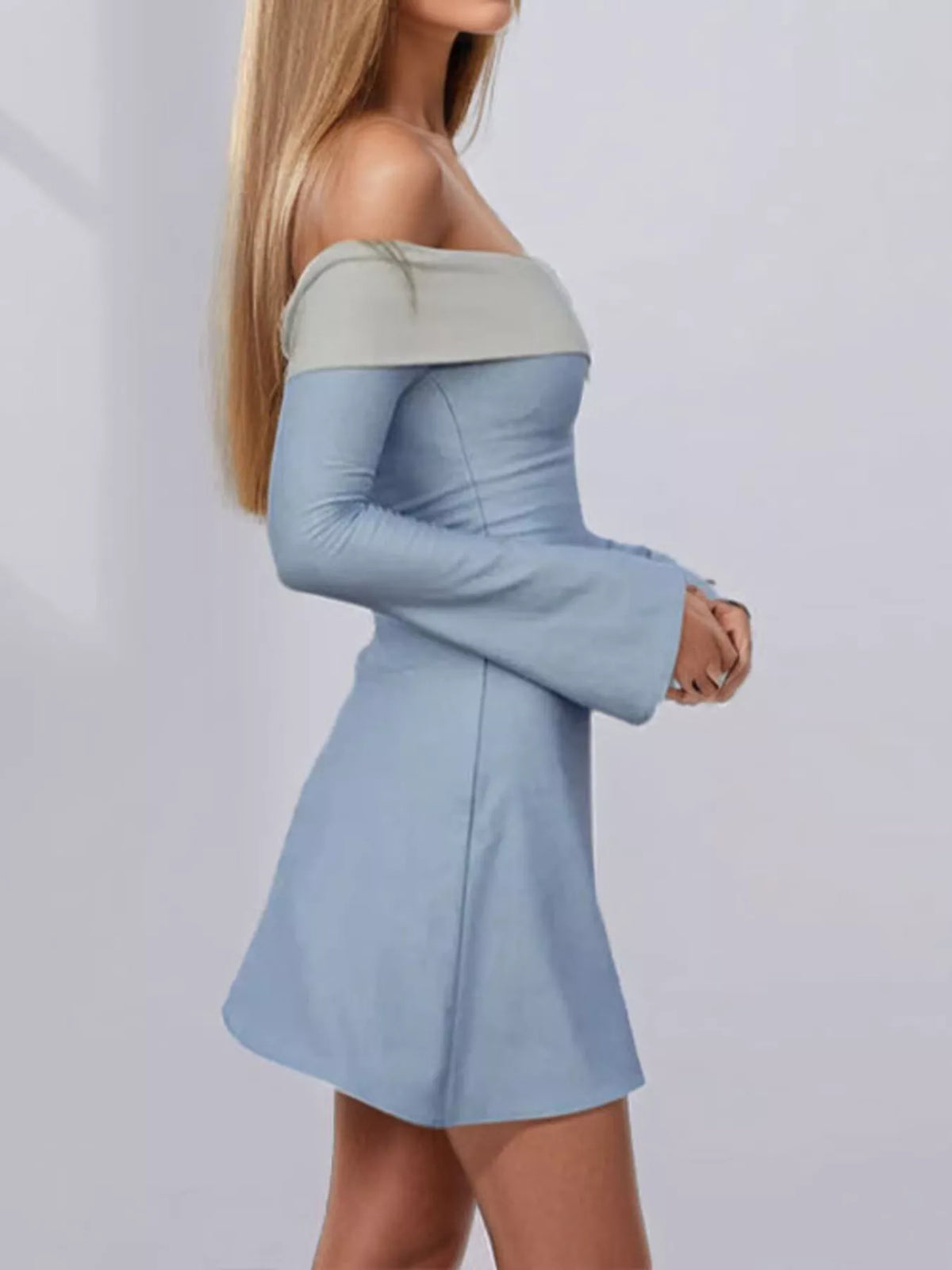 Offshoulder miniklänning med utsvängd ärm – bild 2