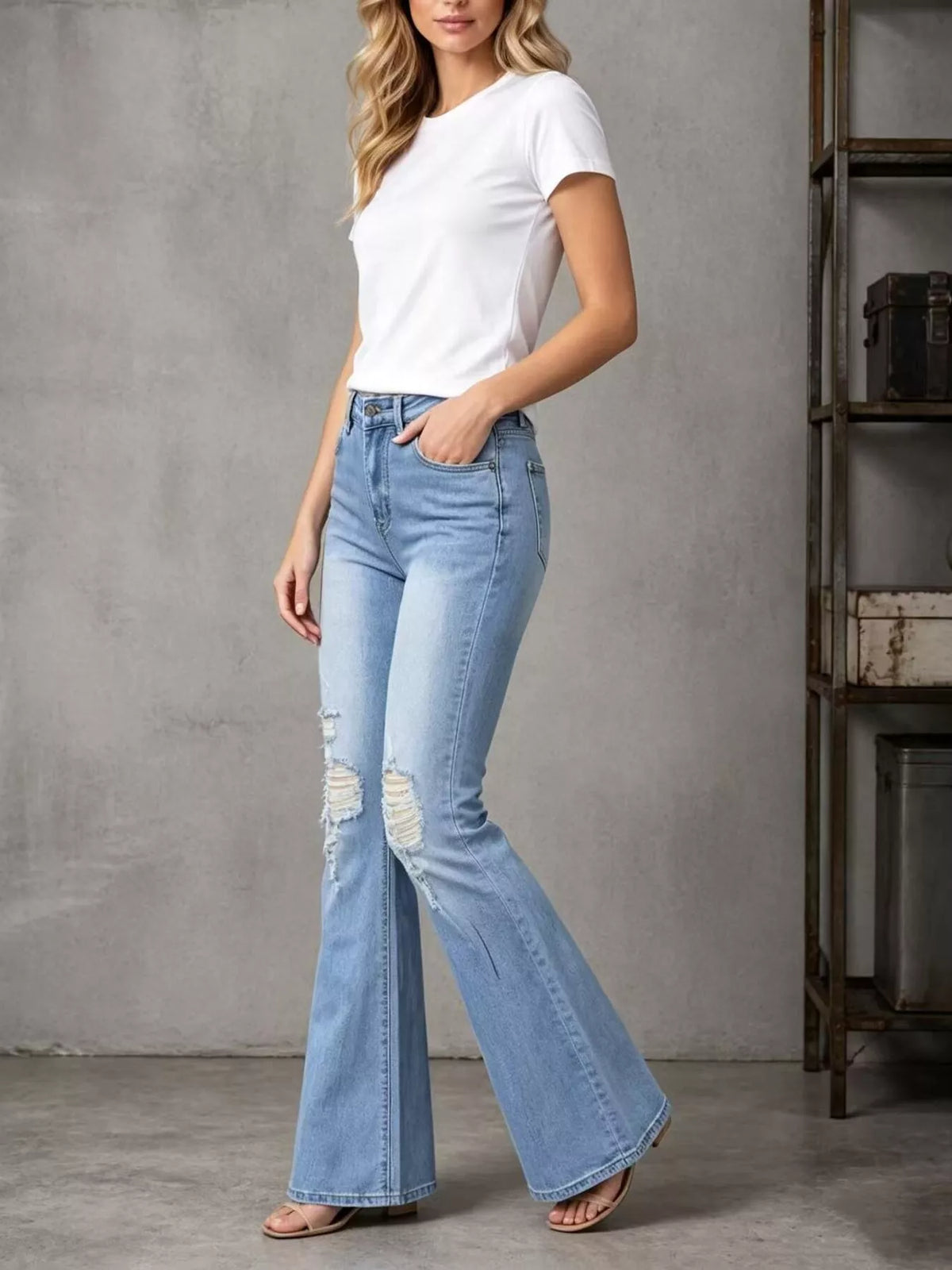 Blekt tvättade utsvängda jeans med hög midja – bild 4