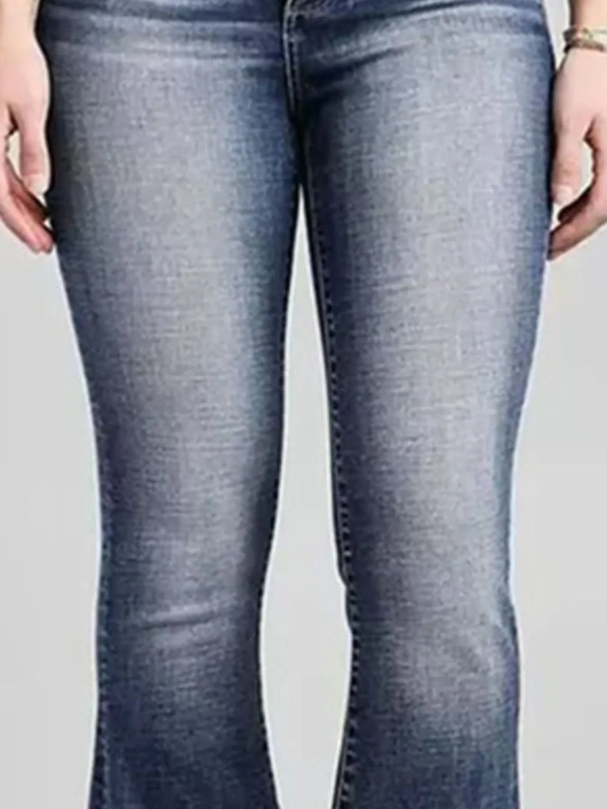 Utsvängda jeans med hög midja och toning – bild 6
