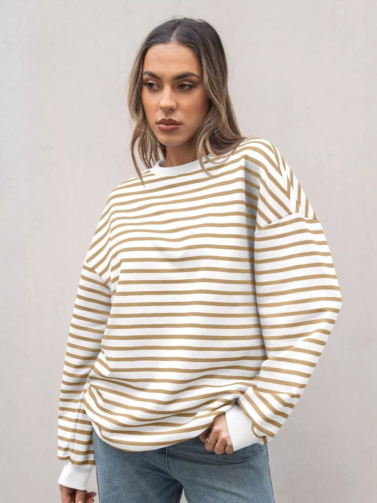 Randig oversize sweatshirt med rund halsringning i viskos – bild 21