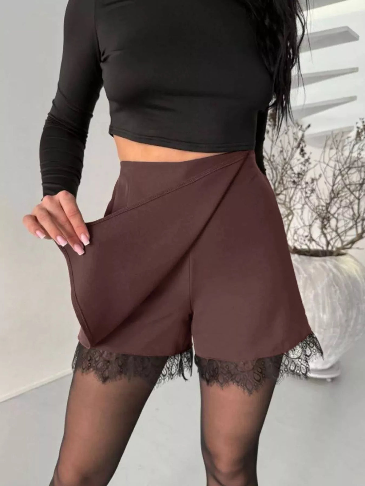 Kjolshorts med hög midja och spetskant i nederkant – bild 9