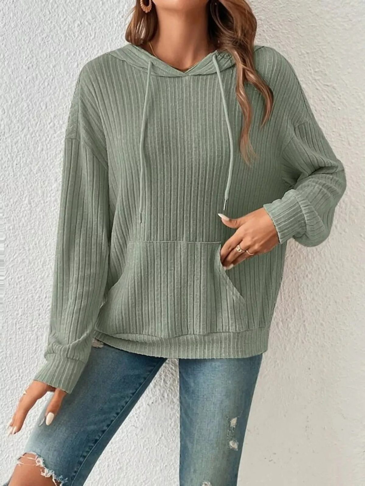 Ribbad långärmad hoodie med dragsko – bild 3
