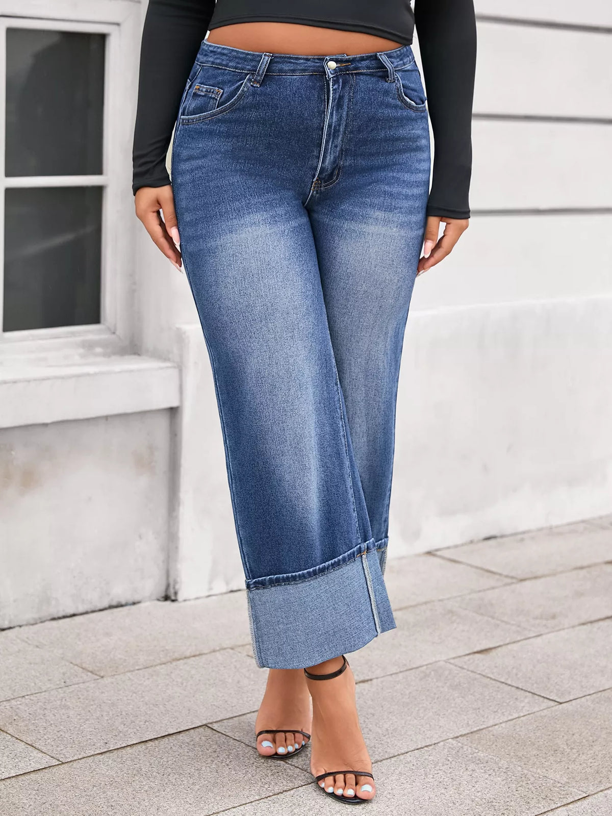 Vida jeans med hög midja, knappstängning och uppvikt kant – bild 3