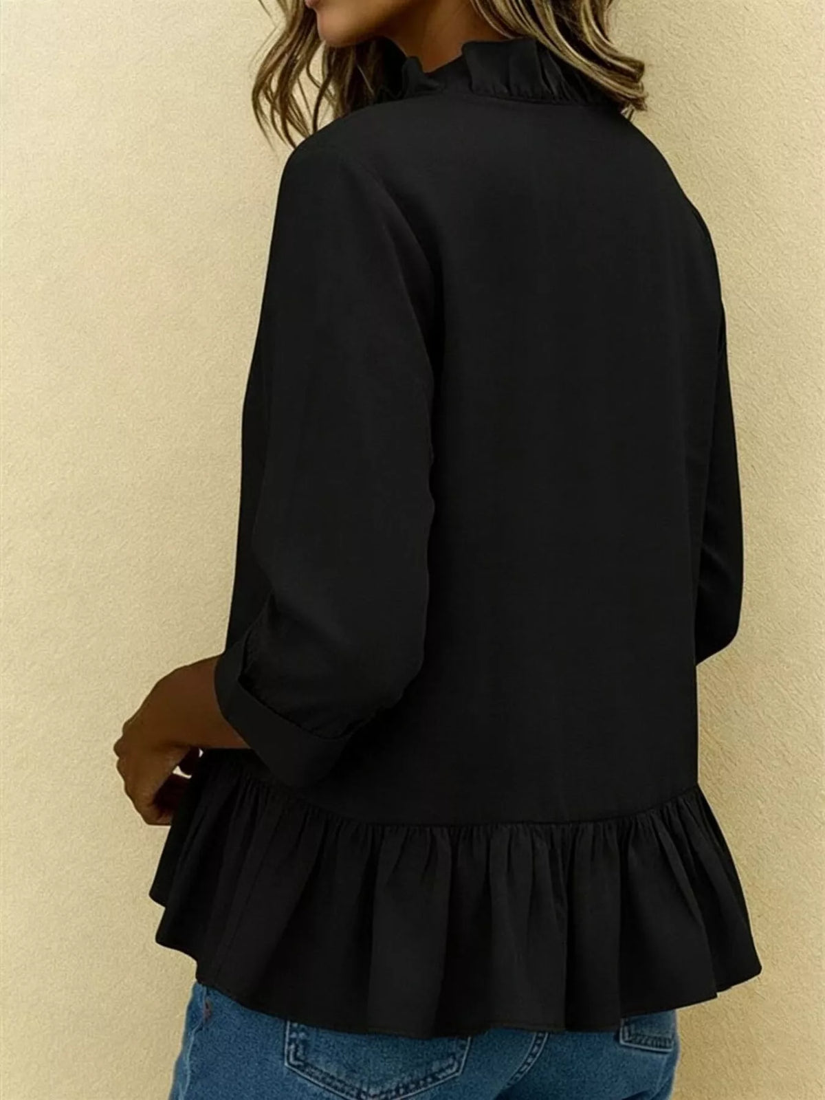 V-ringad blus med peplum – bild 12