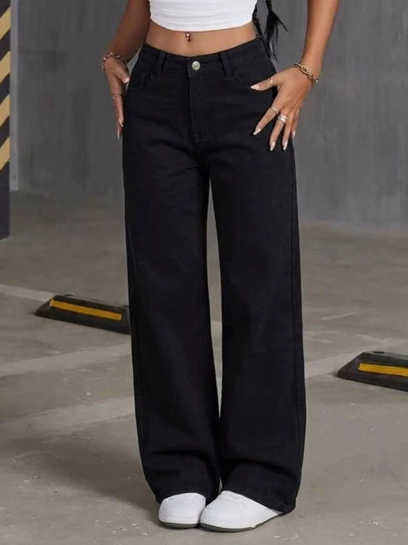 Jeans med svart tvätt och hög midja