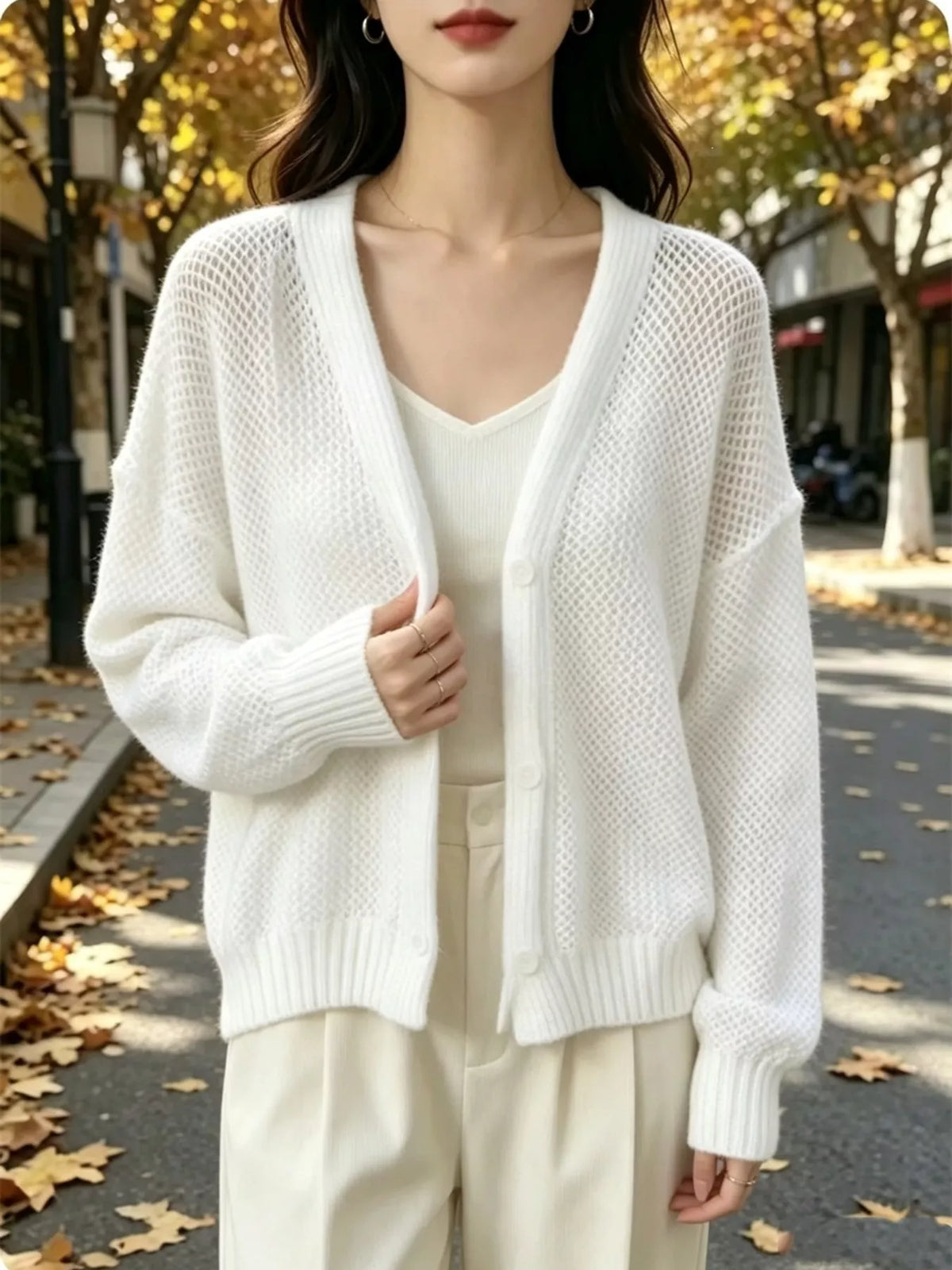 Hålstickad cardigan – bild 4