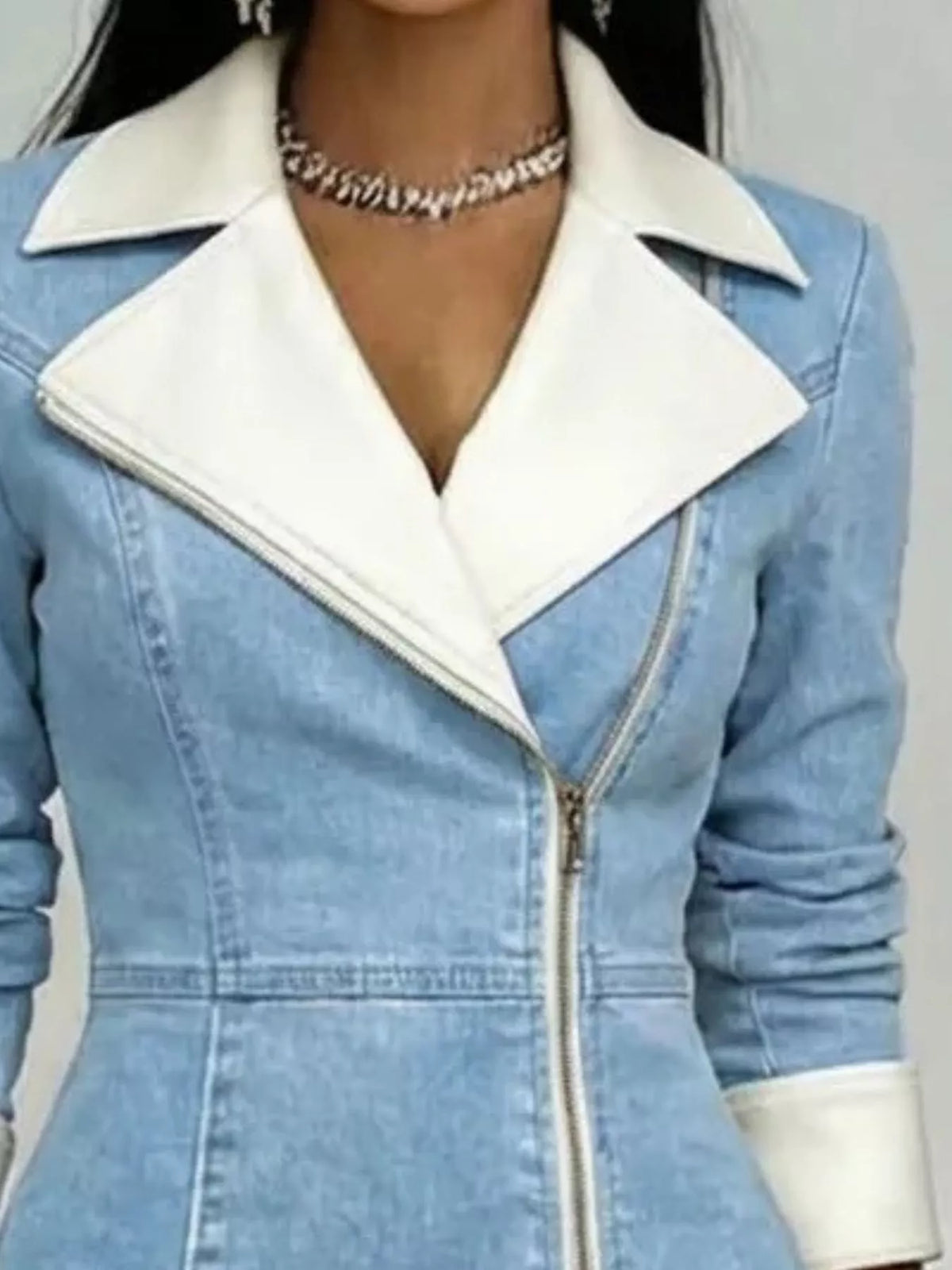 Jeansklänning i denim med slagkrage – bild 6