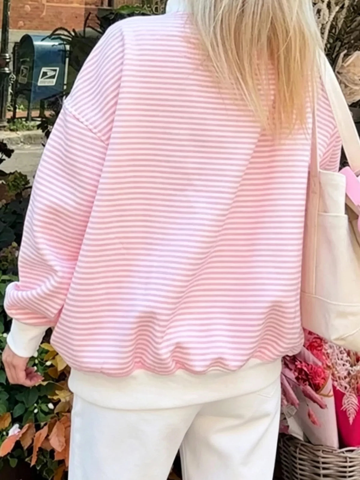Randig oversize sweatshirt med rund halsringning – bild 9