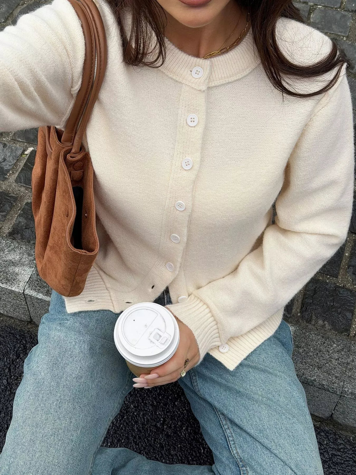 Stickad cardigan med knappstängning – bild 2