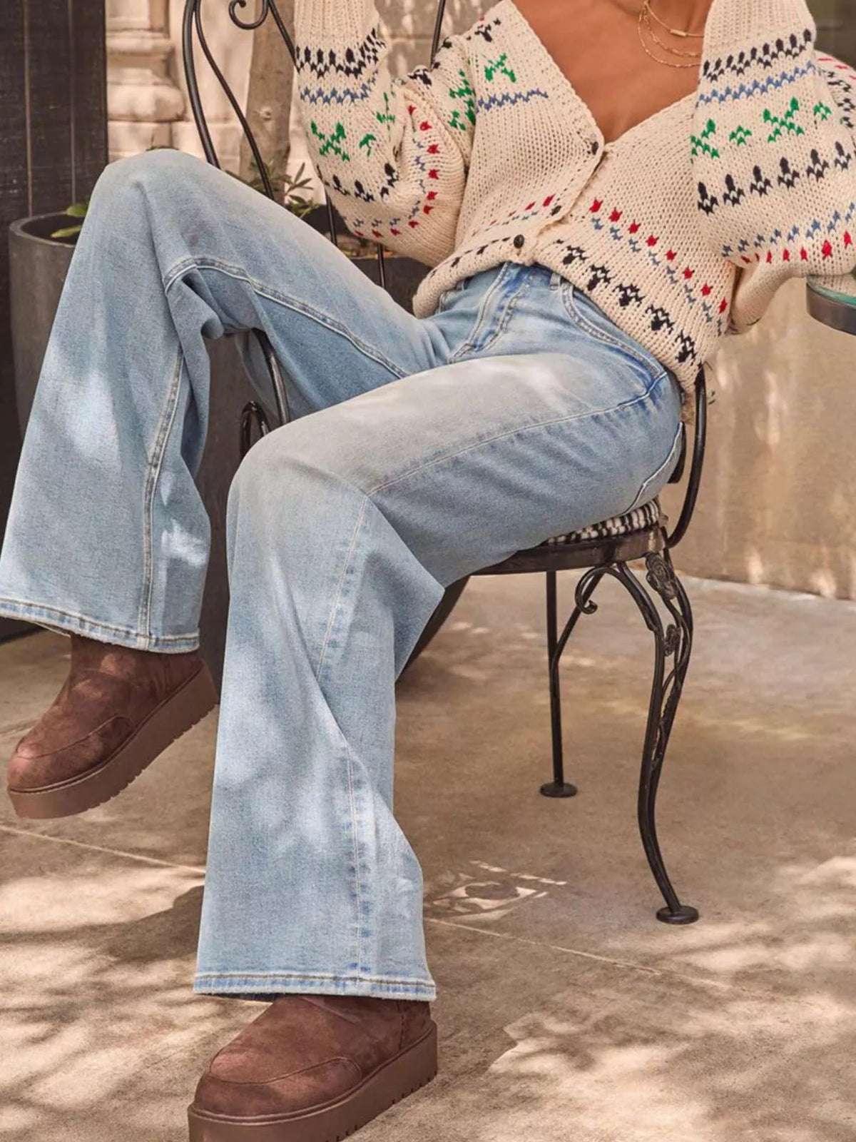 Blekt tvättade vida jeans med knappstängning – bild 4