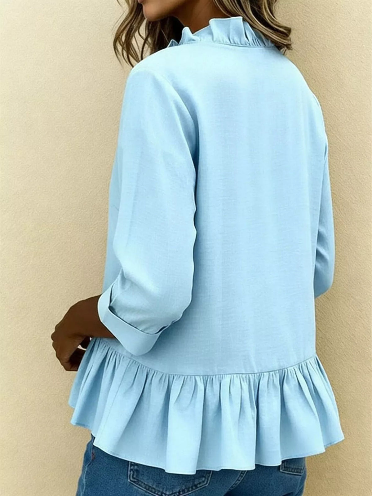 V-ringad blus med peplum – bild 7
