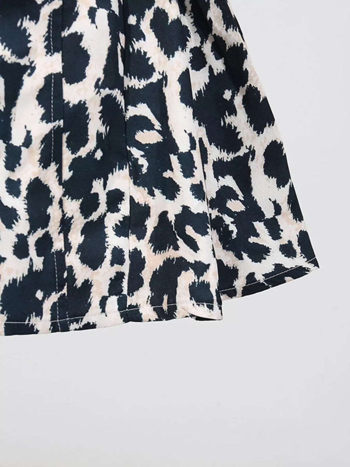 Leopardmönstrad miniklänning med halterneck – bild 9
