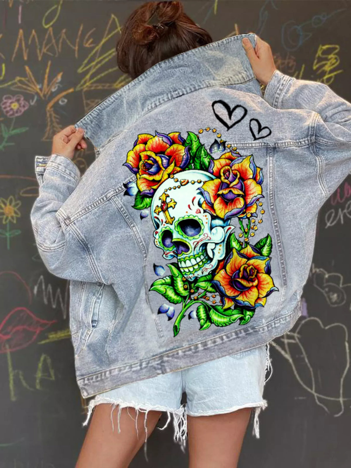 Jacka i denim med dödskallemotiv