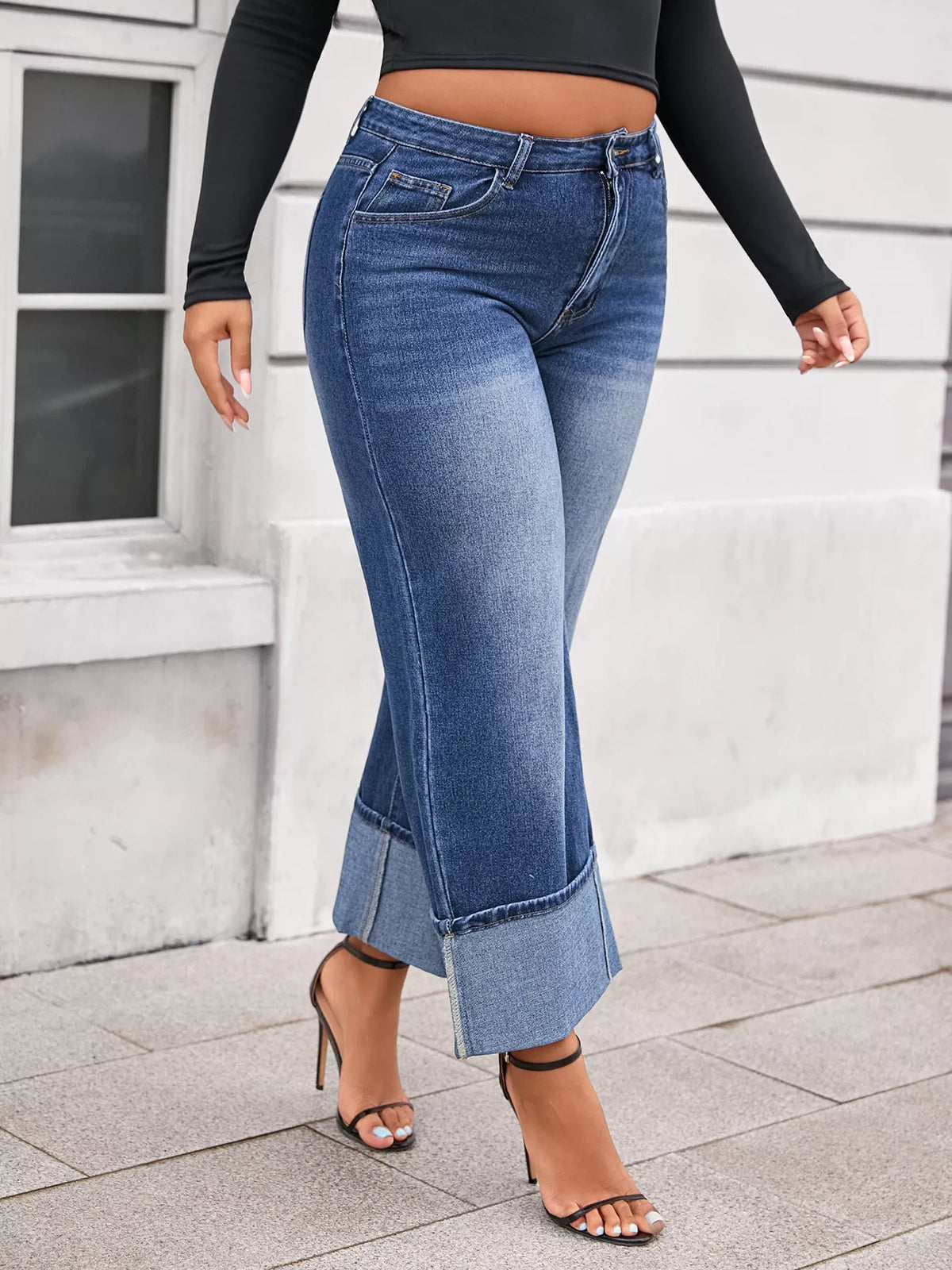 Vida jeans med hög midja, knappstängning och uppvikt kant – bild 2