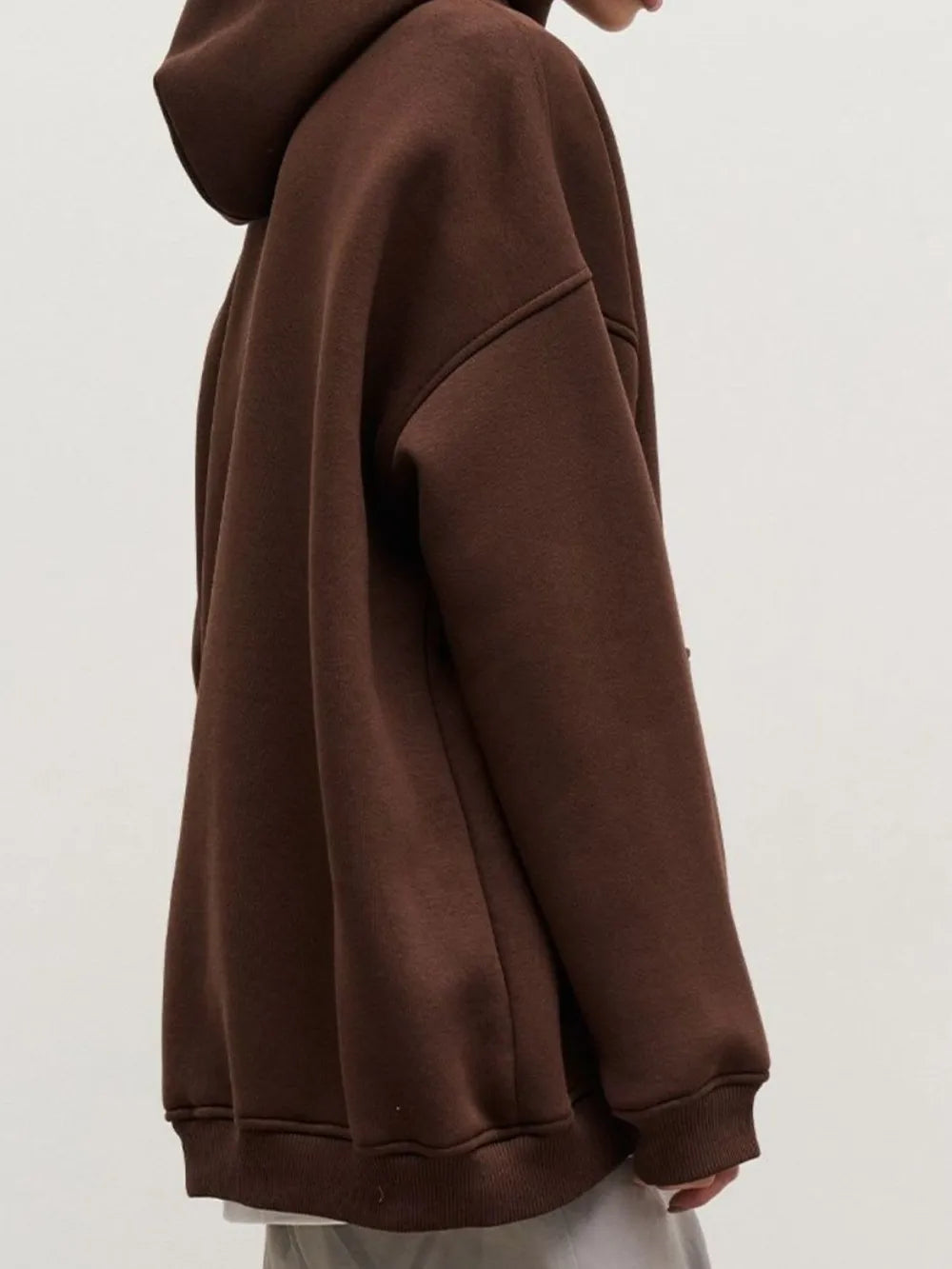 Långärmad hoodie med sänkt axel – bild 14